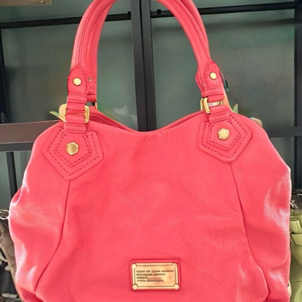 💥💥💥 Don’t Buy it!!! 💥💥💥💥 

For @maxie
Marc Jacobs Pink Leather Tote Bag